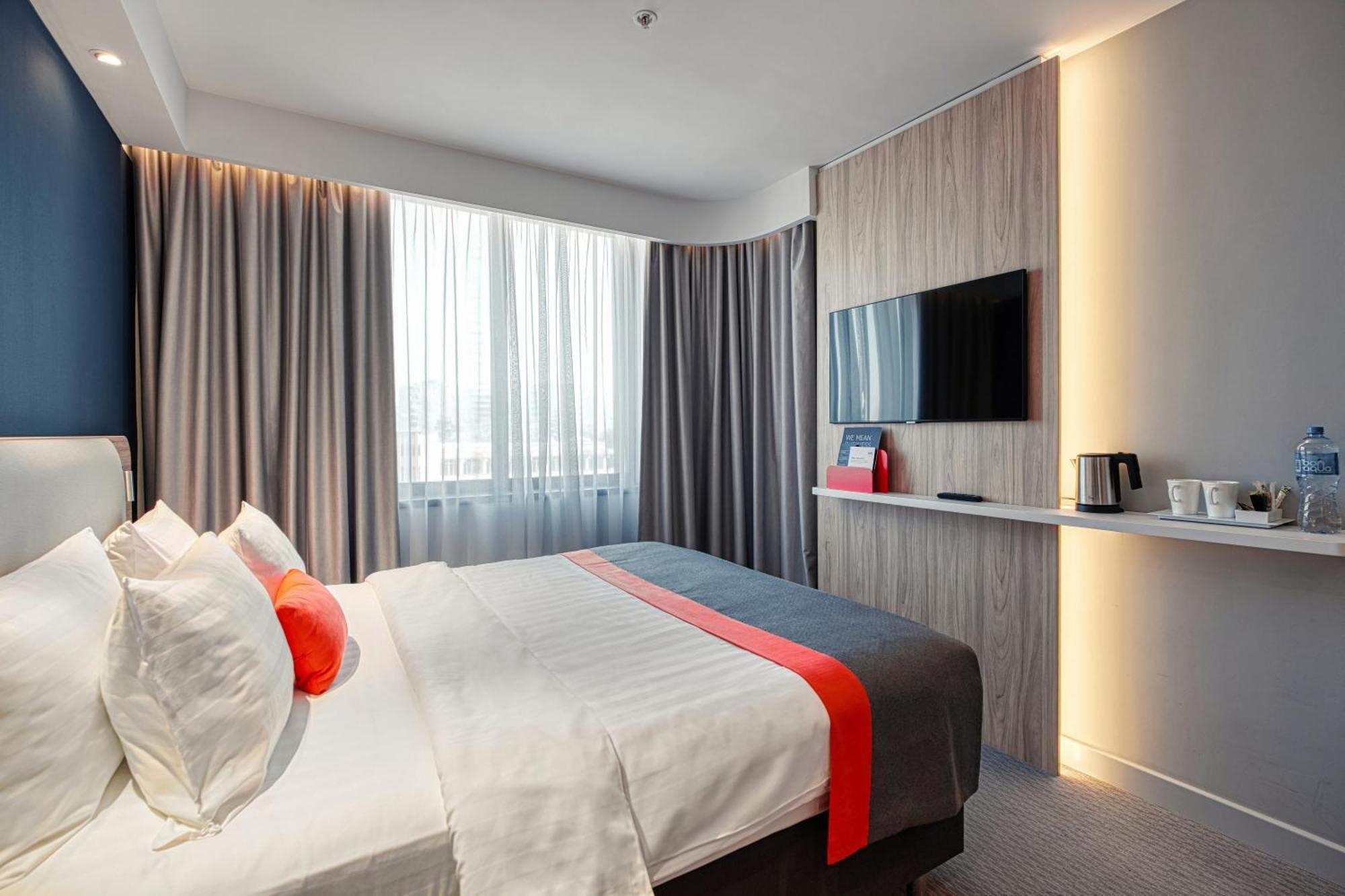 Holiday Inn Express - Almaty By Ihg Ngoại thất bức ảnh